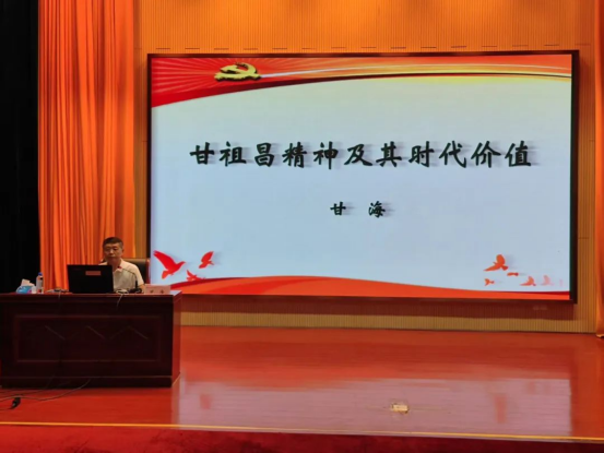 脚踩泥土践初心 心系群众显担当398