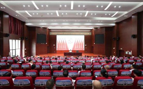刘烁在讲学习教育专题党课时强调 推动深入贯彻中央八项规定精神学习教育走深走实 为全力打造产业转型升级129