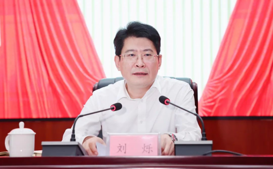 刘烁在讲学习教育专题党课时强调 推动深入贯彻中央八项规定精神学习教育走深走实 为全力打造产业转型升级375