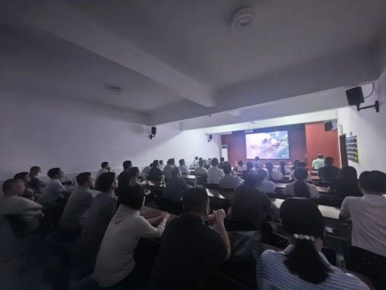 追寻足迹砺初心 锤炼党性强担当800